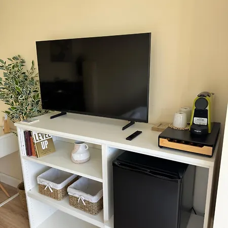 Spacious Cosy With Private Bathroom Guest house