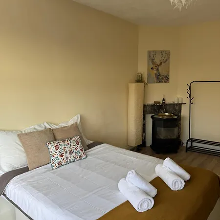 Spacious Cosy With Private Bathroom