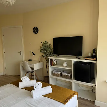 Casa de hóspedes Spacious Cosy With Private Bathroom Haia